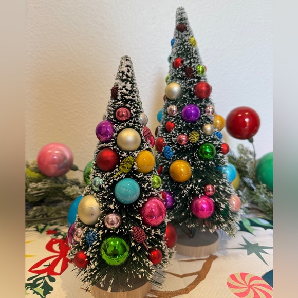 Set of two Snowy decorated Christmas brush tree - Picture 9 of 9